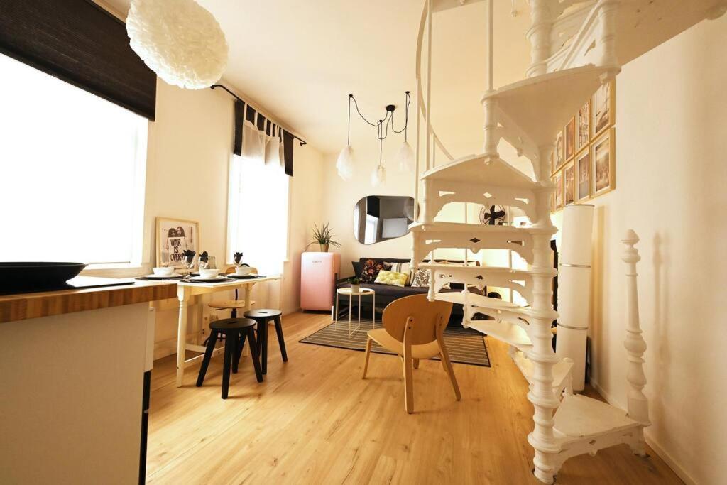 Stylish Duplex In The Heart Of Brussels Centre Apartment Bagian luar foto